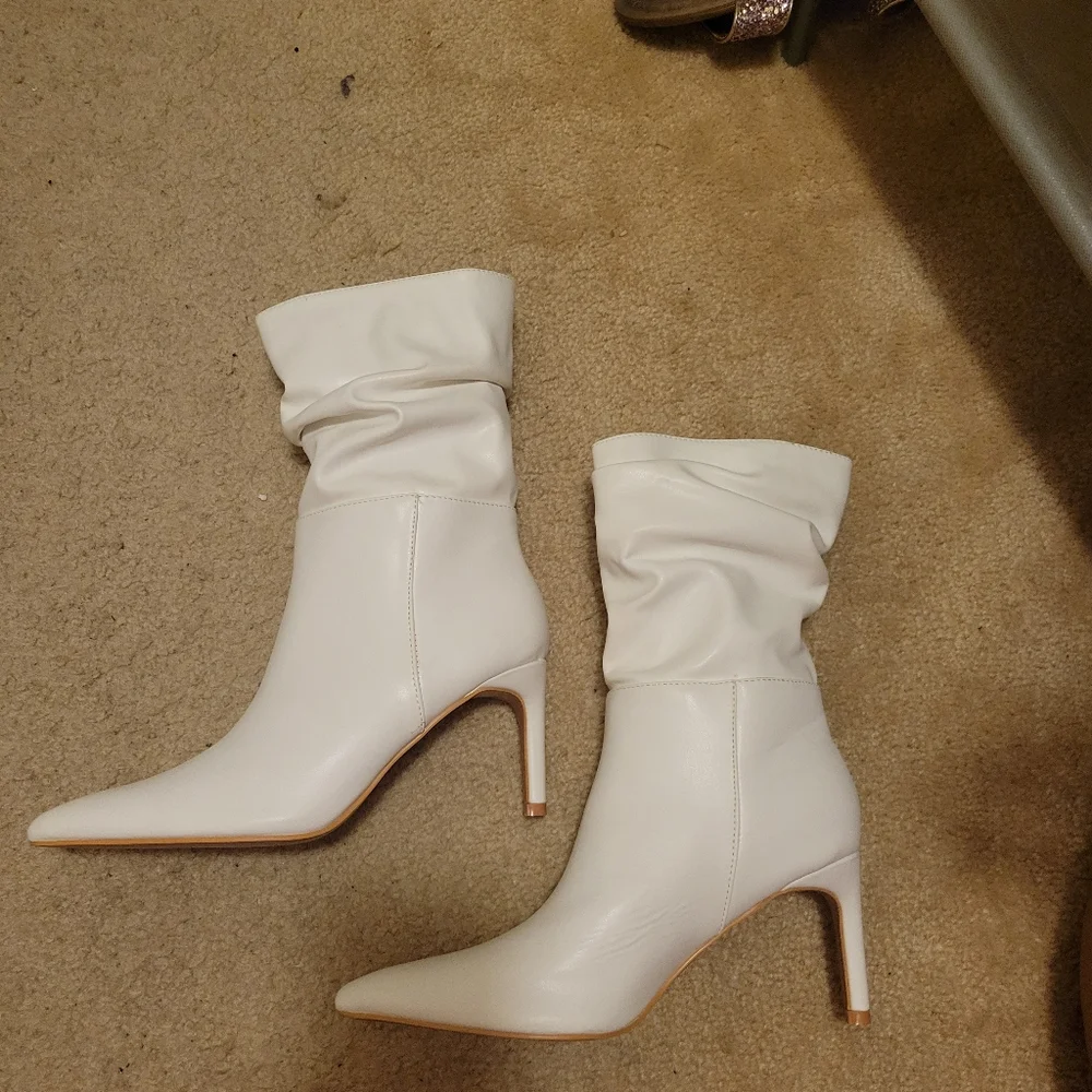 BRAND NEW!! White boots - Picture 7 of 7